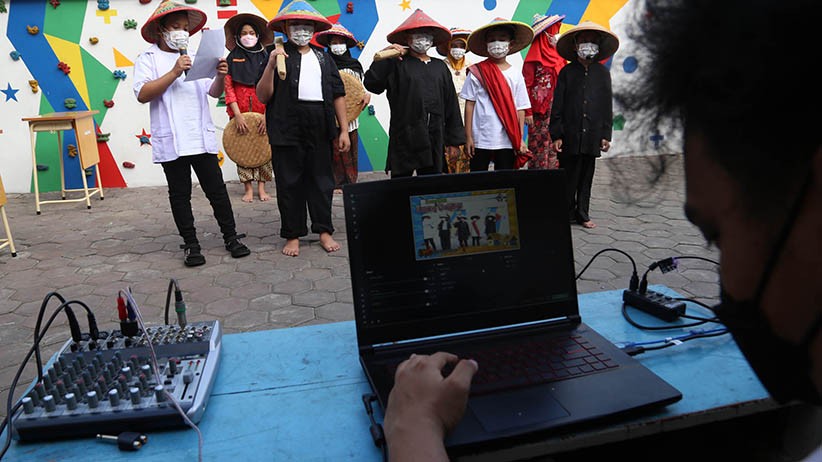 Pelajar Surabaya Suguhkan Drama Virtual Petani di Hari Tani Nasional 2021 - Bagian 4