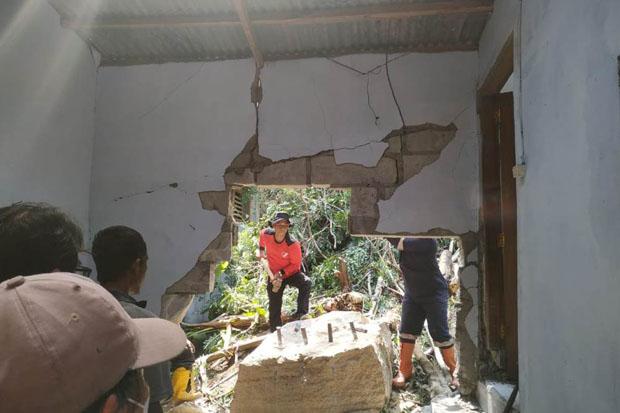  Batu Jumbo di Perbukitan Prambanan Longsor Timpa Rumah Warga 