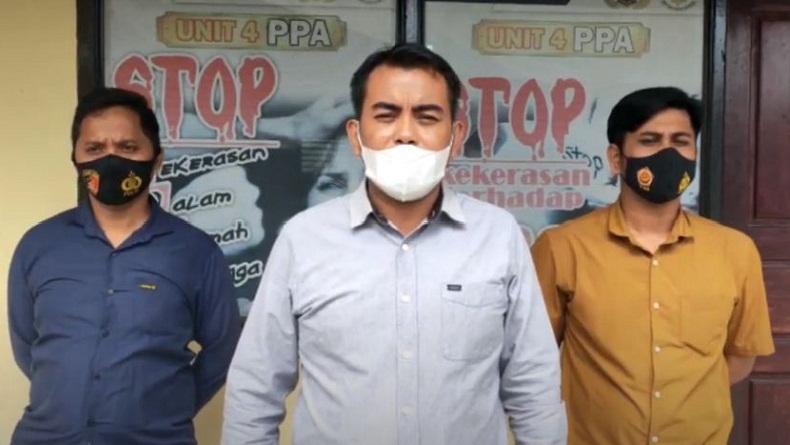 title Demi Pesugihan untuk Dapat Harta, Ibu Relakan Anak Kandung Disetubuhi Dukun Palsu Demi Pesugihan untuk Dapat Harta, Ibu Relakan Anak Kandung Disetubuhi Dukun Palsu