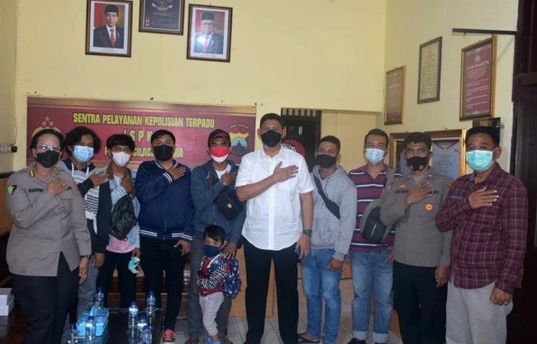 Polisi Fasilitasi Aspirasi Pekerja Migran ke Disnakertrans saat Kunjungan Jokowi di Cilacap