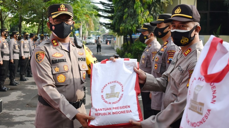 Polres Magelang Salurkan 1.000 Paket Bantuan Presiden untuk Warga Terdampak Pandemi 