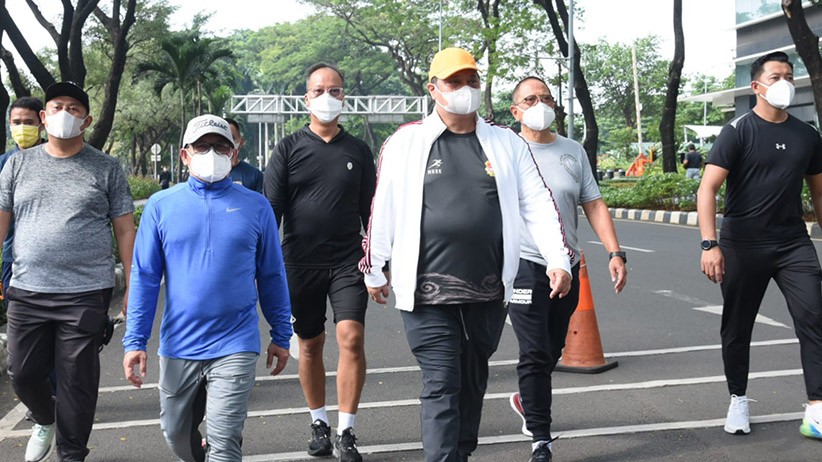 Momen Airlangga Hartarto dan Cak Imin Jalan Santai Bareng di SCBD - Bagian 2