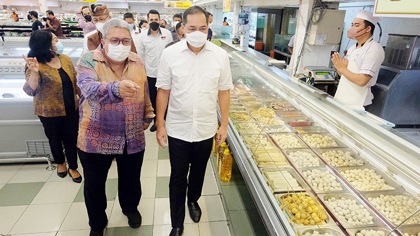 Mendag Cek Penerapan PeduliLindungi di Pasar Tradisional hingga Supermarket - Bagian 2