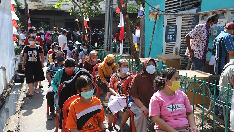 Antusiasme Warga Permukiman Padat Penduduk Ikuti Vaksinasi Covid-19 - Bagian 3