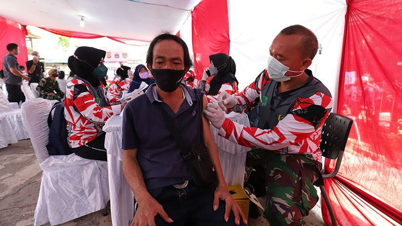 Antusiasme Warga Permukiman Padat Penduduk Ikuti Vaksinasi Covid-19 - Bagian 1