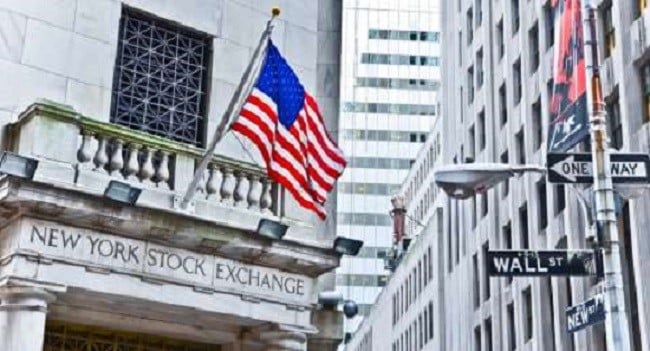 Wall Street Ditutup Melemah, Saham Teknologi Rontok