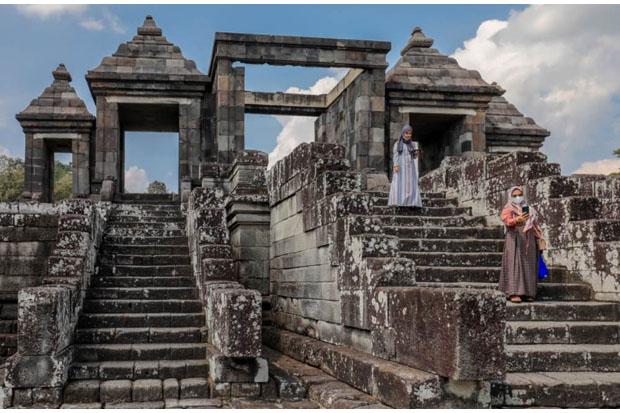  Tak Patuhi Aturan, Ratusan Pengunjung Ditolak Masuk Candi Ratu Boko