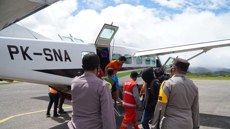 Satgas Nemangkawi Evakuasi 17 Warga Sipil di Kiwirok Pegunungan Bintang