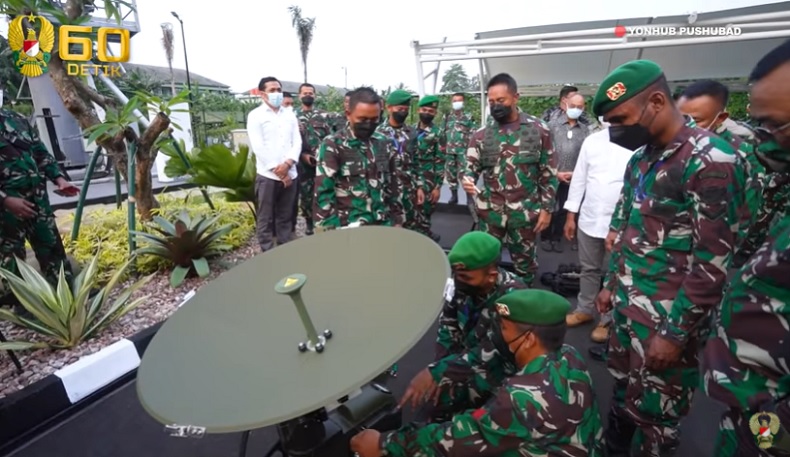 Canggih, TNI AD Punya VSAT Manpack untuk Menunjang Komunikasi di Seluruh Indonesia