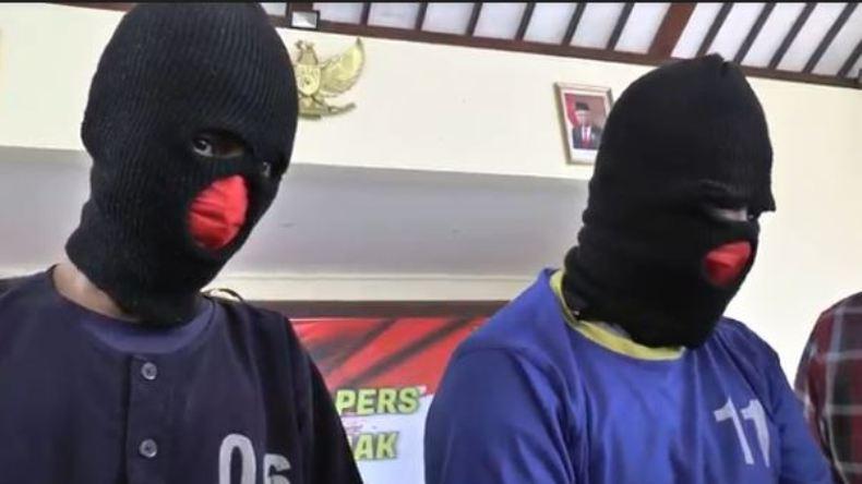 Gegara Sewa Room Karaoke, Pria Ini Dikeroyok Teman sampai Sekarat 