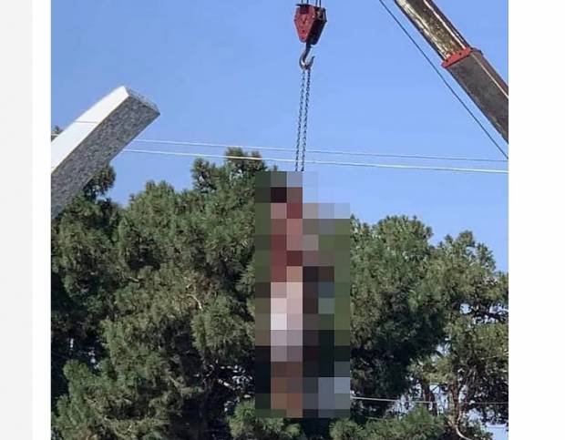 title  4 Mayat Penculik Digantung Taliban dengan Derek   4 Mayat Penculik Digantung Taliban dengan Derek