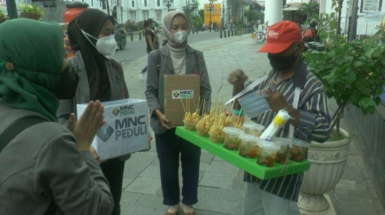 Mahasiswa STIKES Telogorejo-MNC Peduli Dorong Masyarakat Patuhi Prokes 