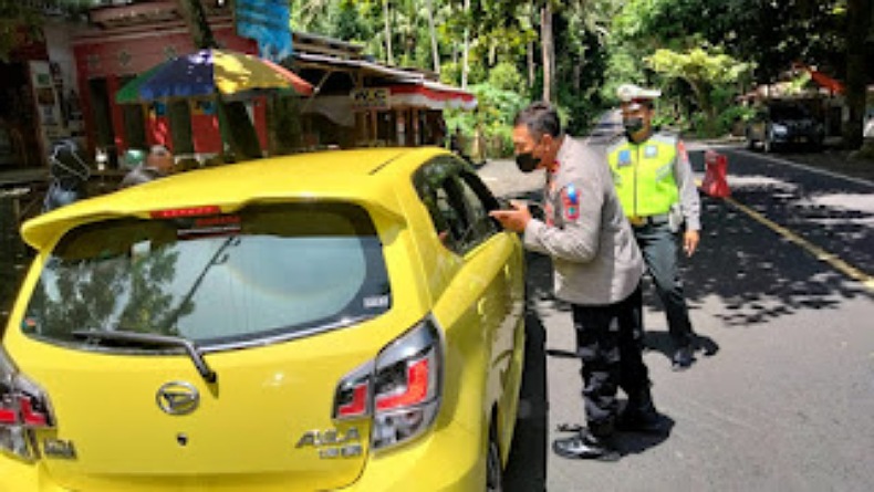 Puluhan Kendaraan Diminta Putar Balik di Pos Penyekatan Pengucapan Minahasa Selatan 