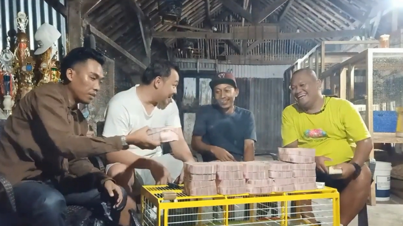 Viral Burung Merpati Rp1,5 Miliar, Tunai dengan Uang Sekantong Kresek
