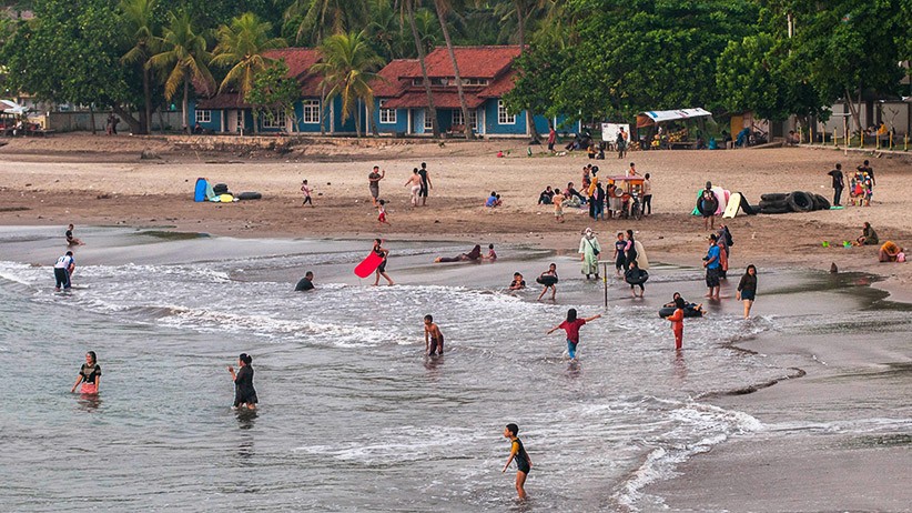 Geliat Wisata Pantai Carita, Dikunjungi 1.500 Orang saat Libur Akhir Pekan - Bagian 1