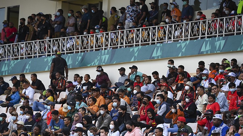 Stadion Mandala Membeludak, Warga Antusias Menonton Sepak Bola Tim Papua vs Jawa Barat - Bagian 2