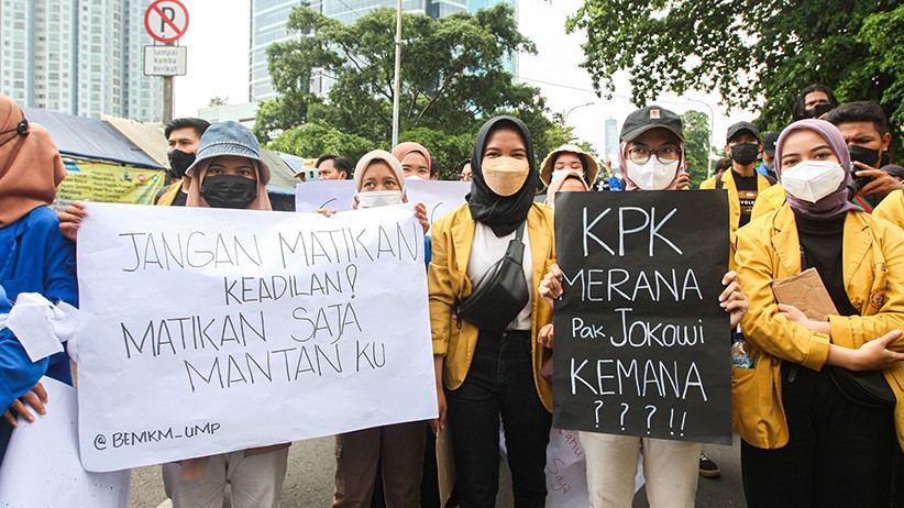 Ratusan Mahasiswa Datangi KPK Bawa Poster 