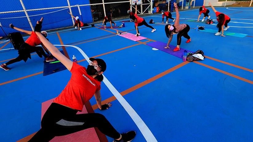 Potret Mama-Mama Muda Ikuti Pound Fit, Olahraga Penuh Hentakan dan Pukulan - Bagian 4