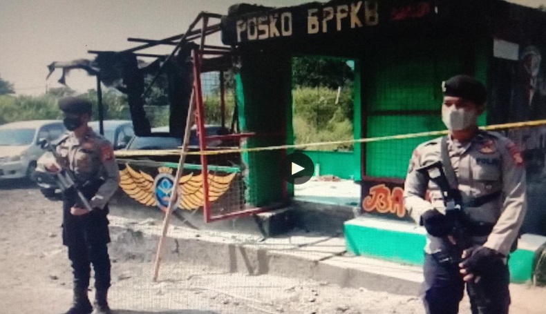 title Pascabentrokan Ormas, Posko BPPKB Cianjur Dijaga Polisi Bersenjata Lengkap Pascabentrokan Ormas, Posko BPPKB Cianjur Dijaga Polisi Bersenjata Lengkap