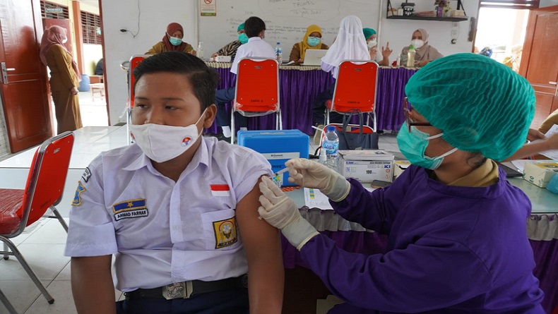 title 1.000 Pelajar SMP Negeri 4 Medan Disuntik Vaksin Covid-19 Jelang Pembelajaran Tatap Muka 1.000 Pelajar SMP Negeri 4 Medan Disuntik Vaksin Covid-19 Jelang Pembelajaran Tatap Muka