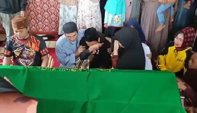 Keluarga Sambut Histeris Jenazah Korban Bentrok Ormas di Sukabumi