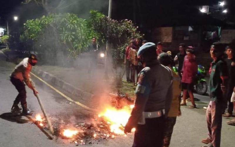 Motor Dibakar Warga, Jambret di Kota Bima Lari ke Gunung