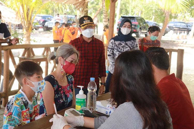 Jemput Bola, Pemkab Bangka Gelar Vaksinasi Covid-19 di Tempat Wisata