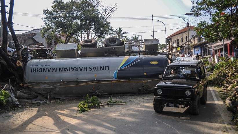 Kecelakaan Truk Bawa Semen Cair di Nagreg, 2 Orang Meninggal Terjepit - Bagian 3