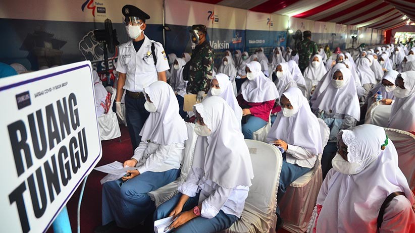 Pelajar di Aceh Diiming-imingi Ponsel agar Mau Divaksin Covid-19