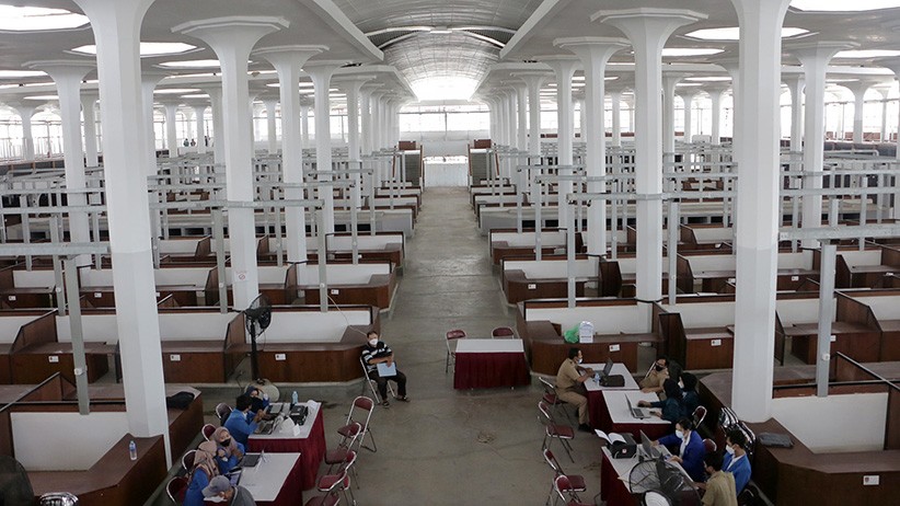 Daftar Ulang Pedagang Jelang Menempati Lapak di Pasar Johar Semarang - Bagian 1