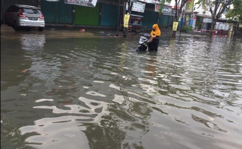  Hujan Sejam, Kampung Cebolok Semarang Terendam Banjir Setengah Meter