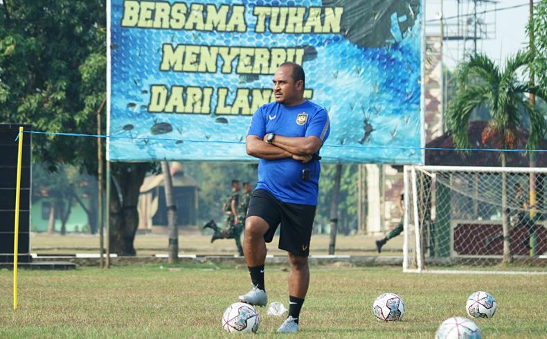 title Tim Pelatih PSIS Analisis Kelemahan Madura United, Imran: Pelatihnya kan Mentor Saya Tim Pelatih PSIS Analisis Kelemahan Madura United, Imran: Pelatihnya kan Mentor Saya