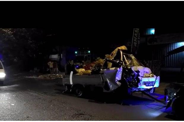  Gara-Gara Ngebut, Mobil Sayur Tabrak Truk di Sleman