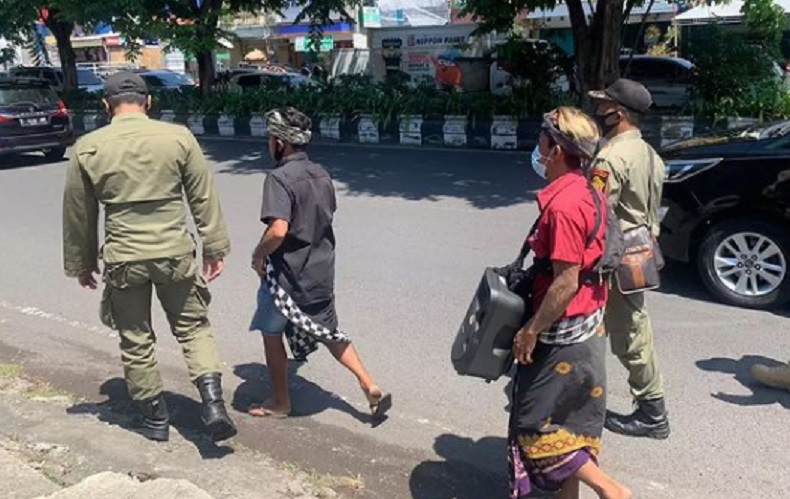 Satpol PP Denpasar Tertibkan Pengamen dan Gelandangan Pengemis, 7 Orang Diamankan