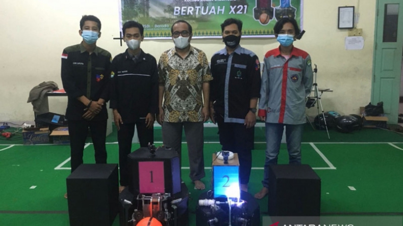 Bikin Bangga, Tim Robotik Universitas Riau Juara 3 Kontes Robot Indonesia