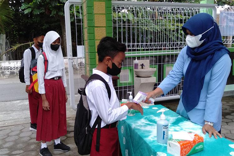 title Tinjau Uji Coba Pembelajaran Tatap Muka SD, Wabup Bantul Minta Siswa Dipahamkan Prokes Tinjau Uji Coba Pembelajaran Tatap Muka SD, Wabup Bantul Minta Siswa Dipahamkan Prokes