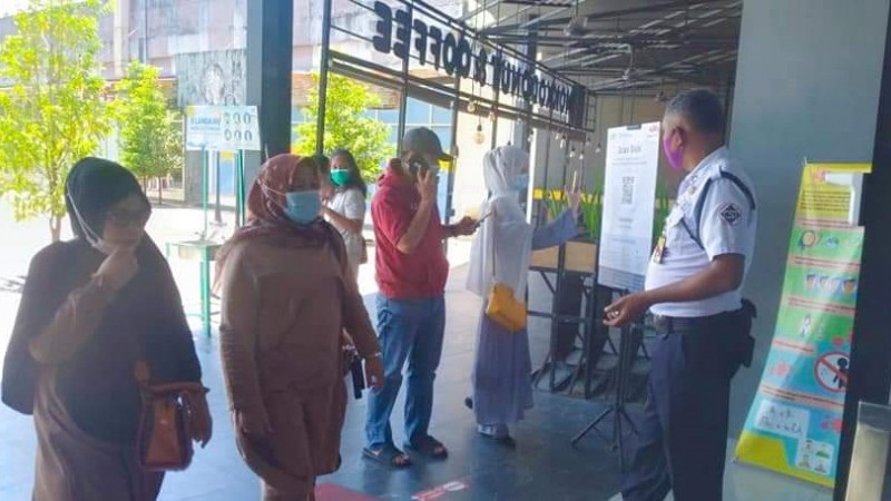 Wali Kota Ambon Terapkan PeduliLindungi di Pusat Perbelanjaan Mulai Oktober