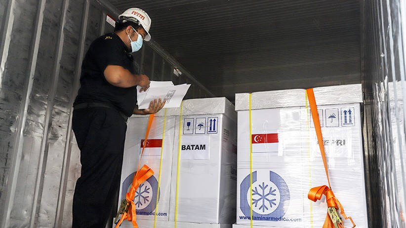 Singapura Kirim Bantuan 122.400 Vaksin AstraZeneca untuk Indonesia - Bagian 1