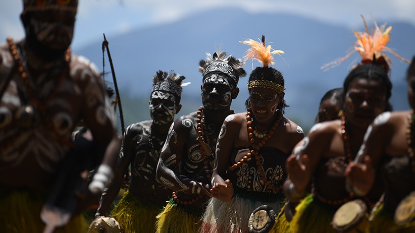 Pementasan Tari Tradisional Papua Hibur Penonton Pertandingan Baseball - Bagian 2