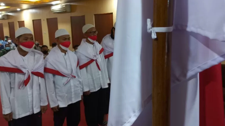 title 4 Napi Teroris Jaringan JAD di Lampung Ikrar Setia ke NKRI 4 Napi Teroris Jaringan JAD di Lampung Ikrar Setia ke NKRI