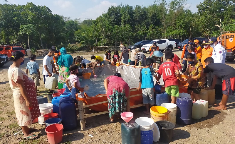 BPBD Jatim Distribusikan 12.000 Liter Air Bersih ke Wilayah Bangkalan