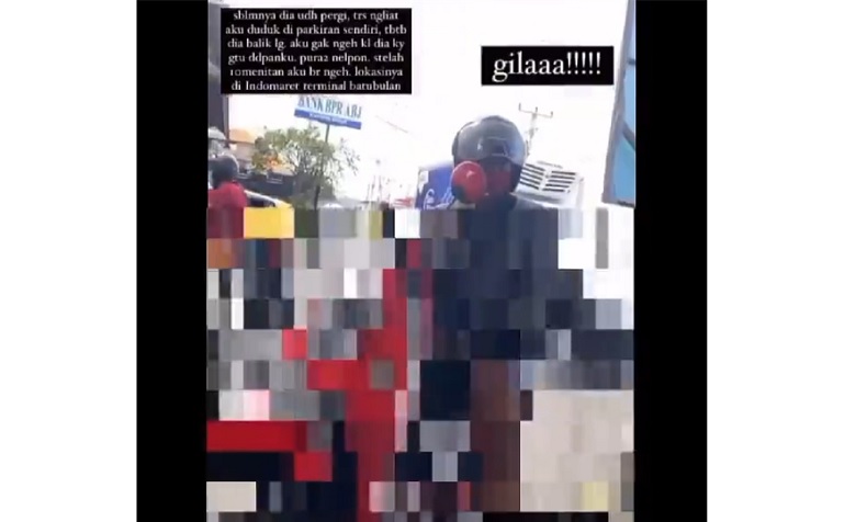 Gila! Pengendara Motor Ini Pamer Alat Kelamin di Depan Minimarket