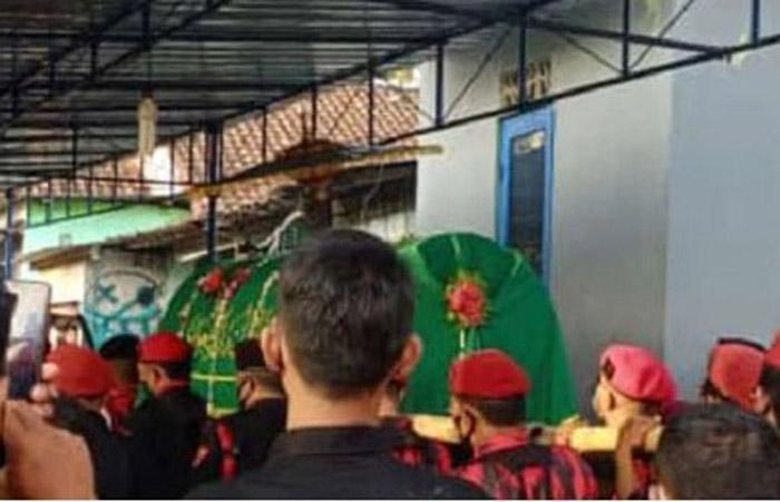 title 3 Pelaku Pengeroyokan Serahkan Diri, Kapolres Sleman: Tak Ada Kaitan dengan Ormas 3 Pelaku Pengeroyokan Serahkan Diri, Kapolres Sleman: Tak Ada Kaitan dengan Ormas