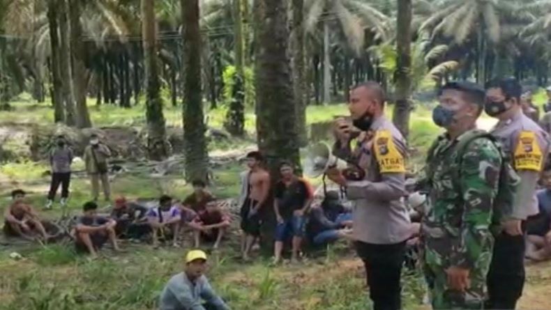 Bentuk Kekebalan Komunal, Tim di Bangka Barat Lakukan Vaksinasi Covid-19 di Lokasi Tambang