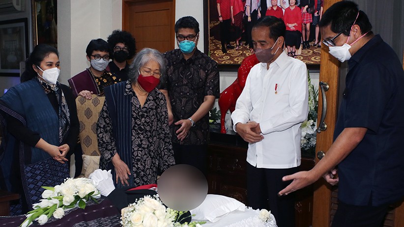 Presiden Jokowi Melayat ke Rumah Duka Sabam Sirait - Bagian 1
