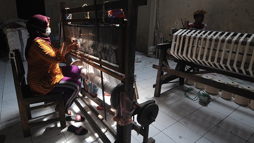 Kerajinan Kain Lurik Klaten Dijual Rp75.000 per Meter - Bagian 1