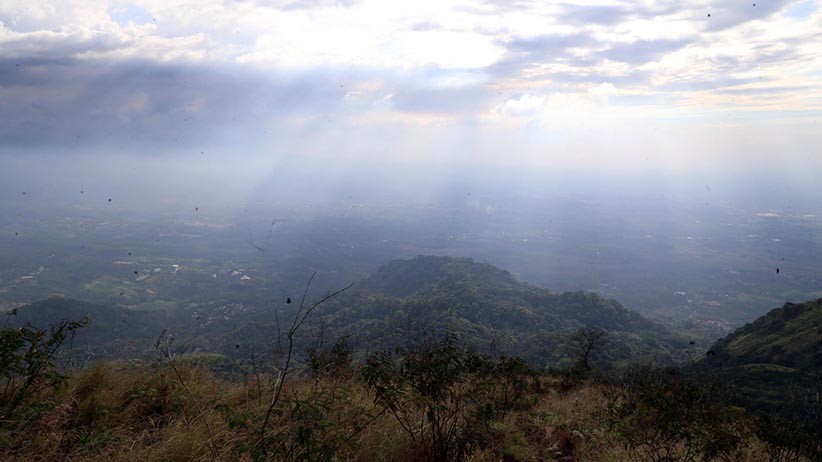 Gua Tempat Ritual Ini Menyimpan Pemandangan Indah saat Matahari Tenggelam - Bagian 3