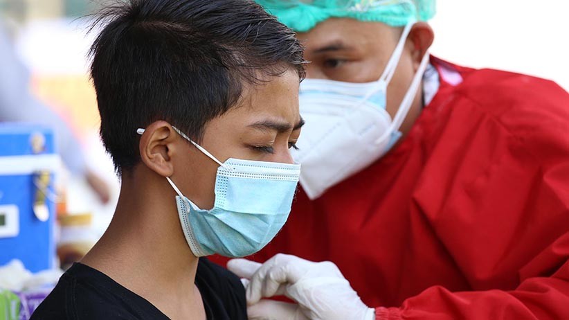 Koarmada II dan Pemkot Surabaya Gelar Serbuan Vaksinasi - Bagian 3