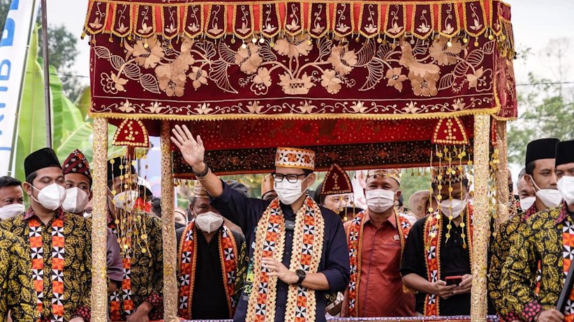 Menteri Pertama Kunjungi Desa Rigis Jaya Lampung, Sandiaga Uno Disambut Antusias Warga - Bagian 1