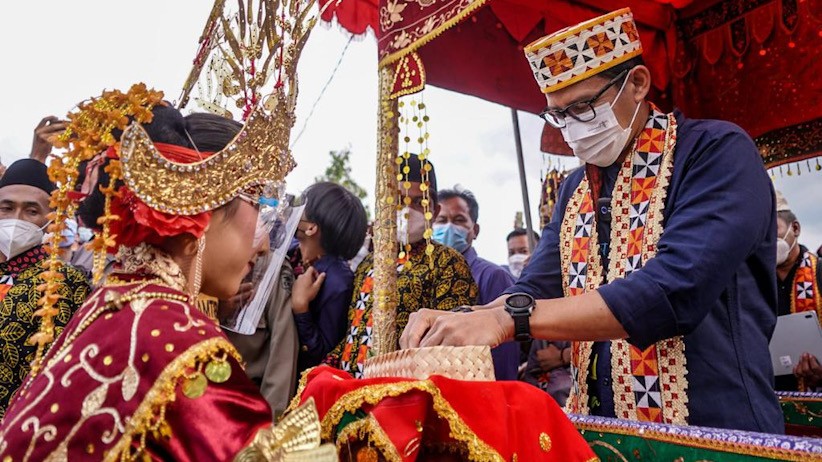 Menteri Pertama Kunjungi Desa Rigis Jaya Lampung, Sandiaga Uno Disambut Antusias Warga - Bagian 6